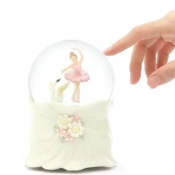 Swan Lake – Musical Snow Globe