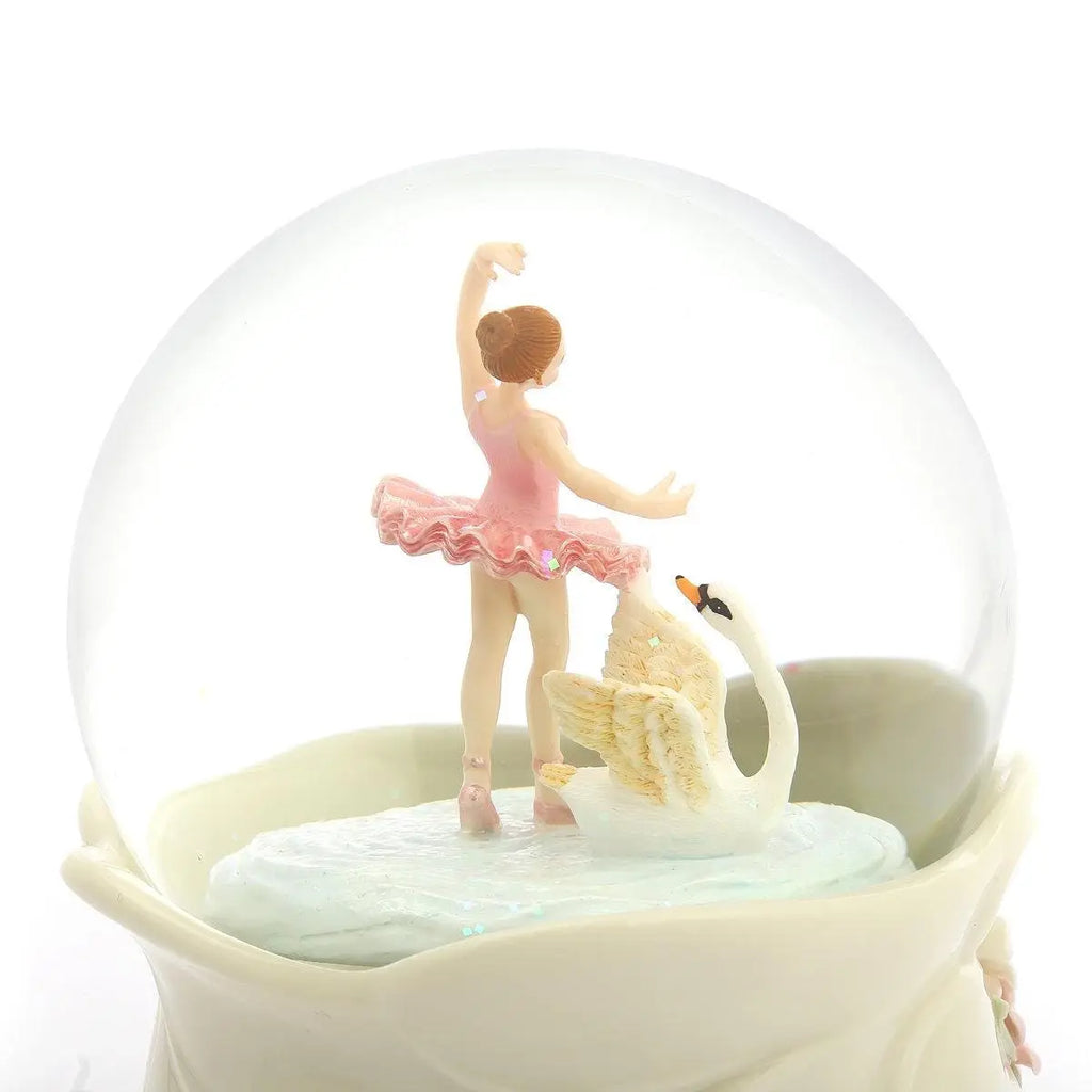 Swan Lake – Musical Snow Globe